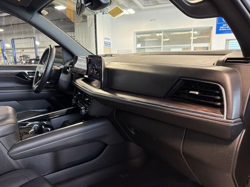Used 2025 Chevrolet Suburban Z71 AWD/4WD image 34