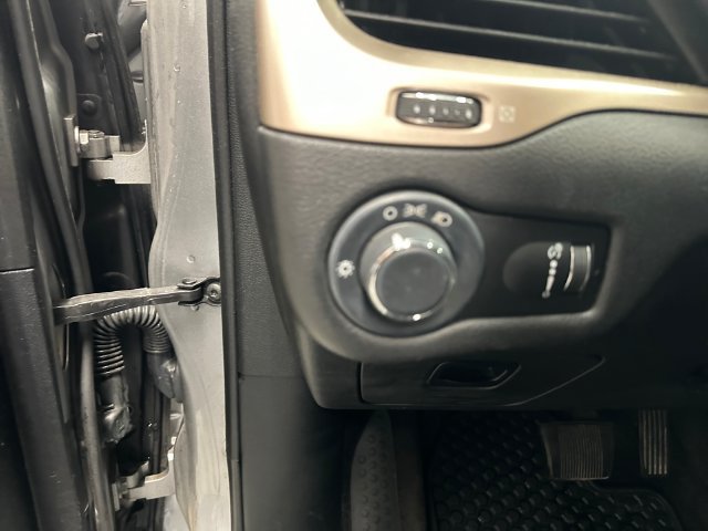 Used 2017 Jeep Cherokee Sport AWD/4WD image 21