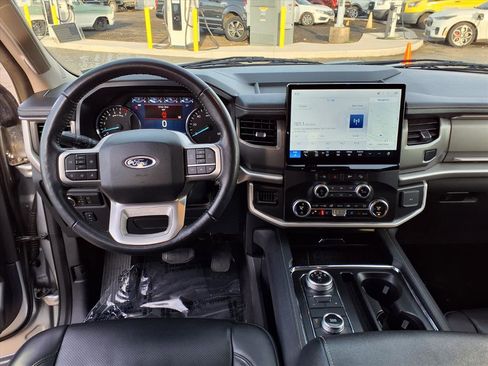 Used 2024 Ford Expedition Max XLT image 14