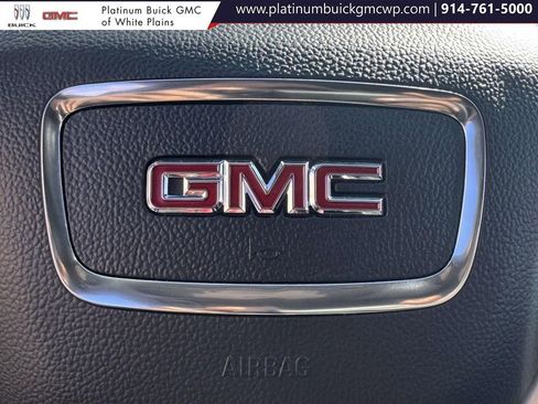 Used 2024 GMC Terrain SLE w/ Driver Convenience Package image 32