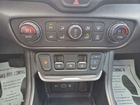 Used 2020 GMC Terrain SLE w/ Driver Convenience Package FWD image 29