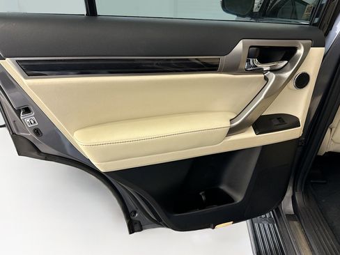 Used 2023 Lexus GX 460 Premium w/ Accessory Package image 28