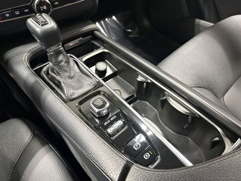 Used 2020 Volvo XC90 T6 Momentum w/ Protection Package image 28