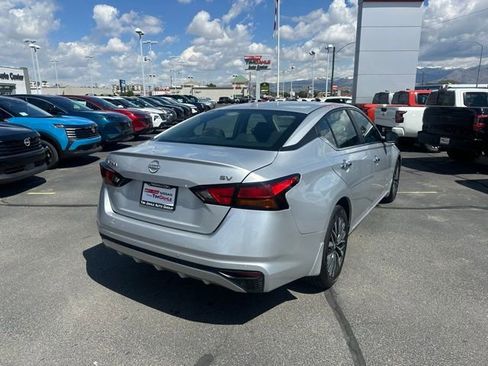 Used 2024 Nissan Altima 2.5 SV FWD image 10