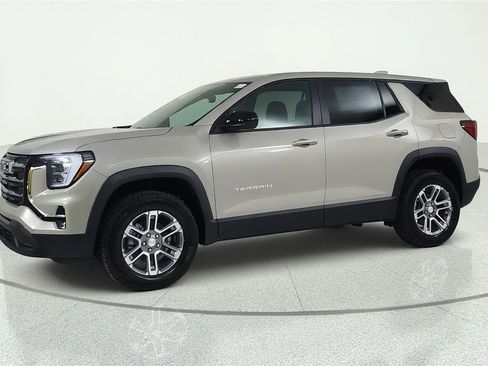 Used 2026 GMC Terrain Elevation w/ Technology Package II FWD image 2