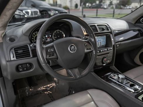 Used 2010 Jaguar XK Convertible image 12