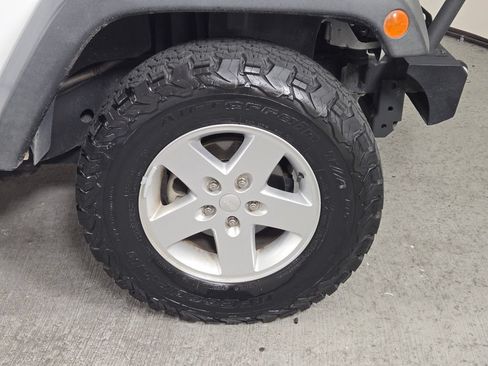 Used 2018 Jeep Wrangler Sport AWD/4WD image 14