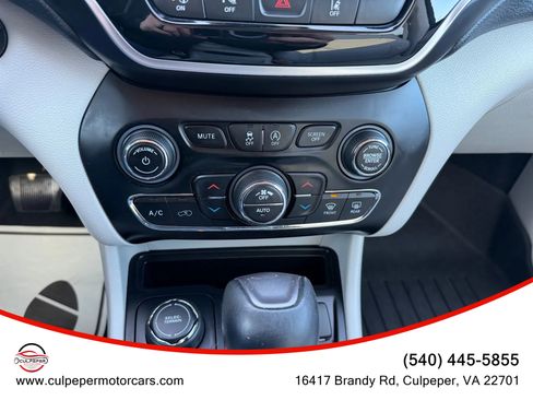 Used 2019 Jeep Cherokee Limited w/ Technology Group image 26