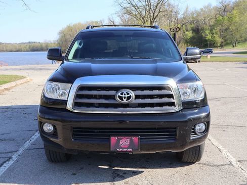 Used 2015 Toyota Sequoia SR5 w/ Premium Package image 2
