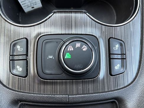 Used 2022 GMC Acadia SLT AWD/4WD image 27