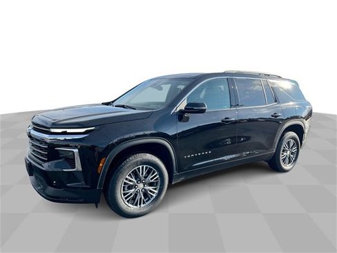 Certified 2025 Chevrolet Traverse LT image 1