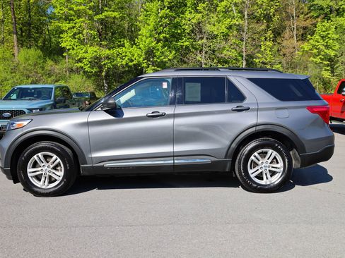 Certified 2023 Ford Explorer XLT w/ Equipment Group 202A AWD/4WD image 3