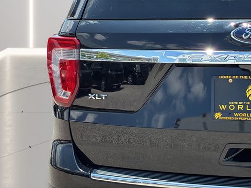 Used 2018 Ford Explorer XLT w/ Equipment Group 202A FWD image 30