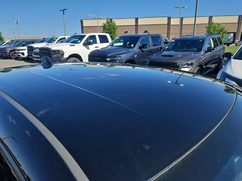 Used 2021 Toyota C-HR XLE FWD image 9