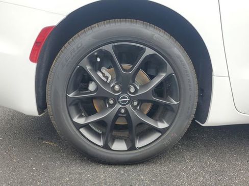 New 2026 Chrysler Pacifica Limited image 7