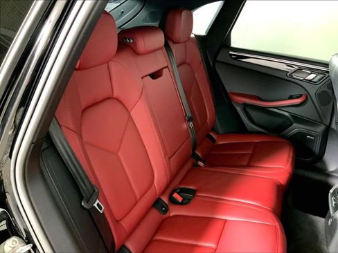 Certified 2026 Porsche Macan AWD/4WD image 23
