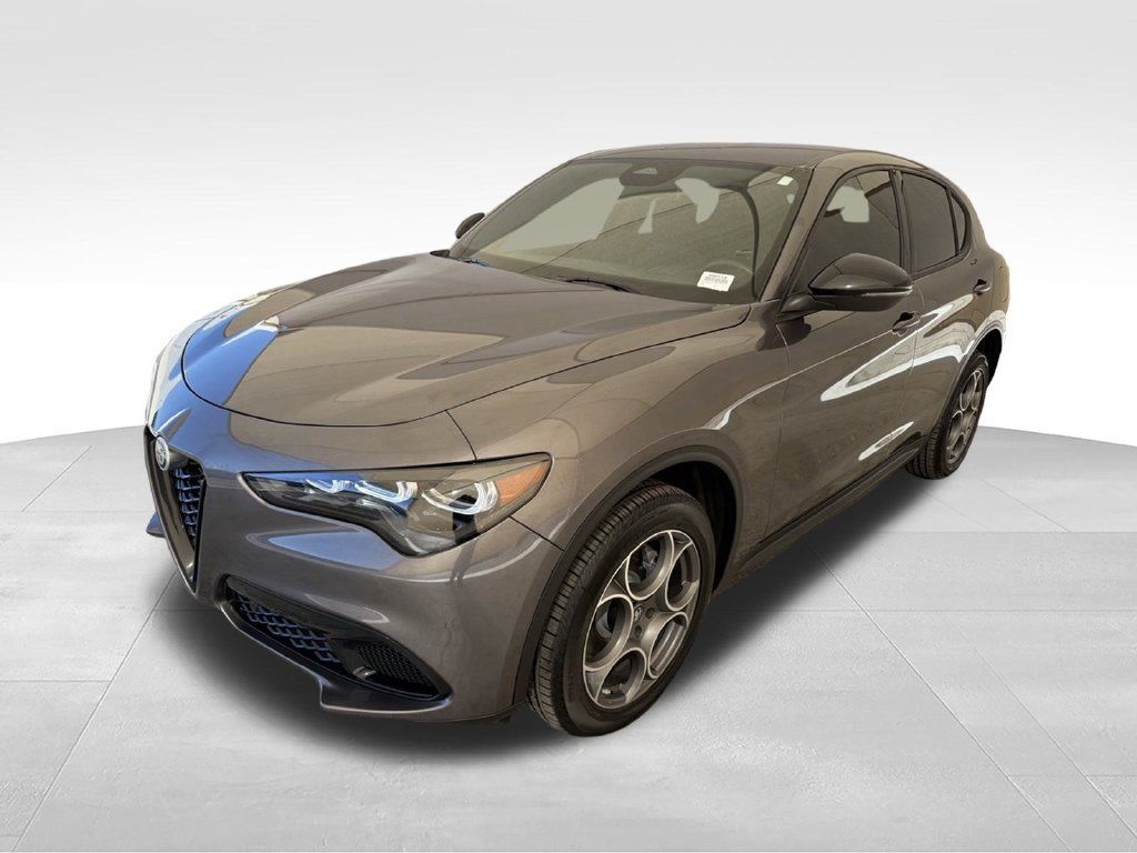 New 2025 Alfa Romeo Stelvio Sprint w/ Convenience Package AWD/4WD image 10