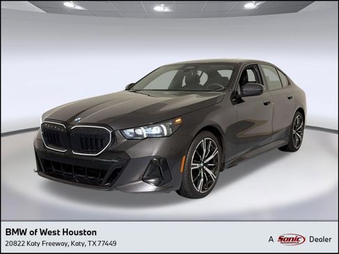 Used 2026 BMW 530i w/ M Sport Package RWD image 1