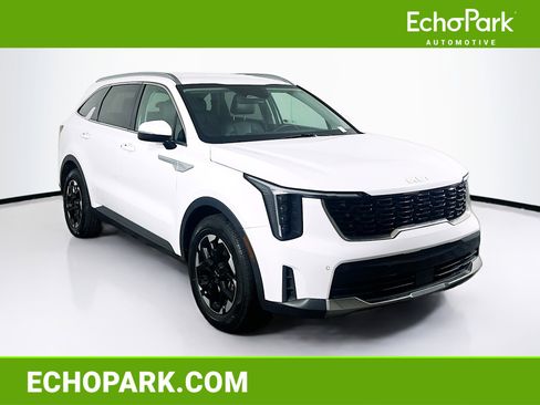 Used 2024 Kia Sorento S image 1