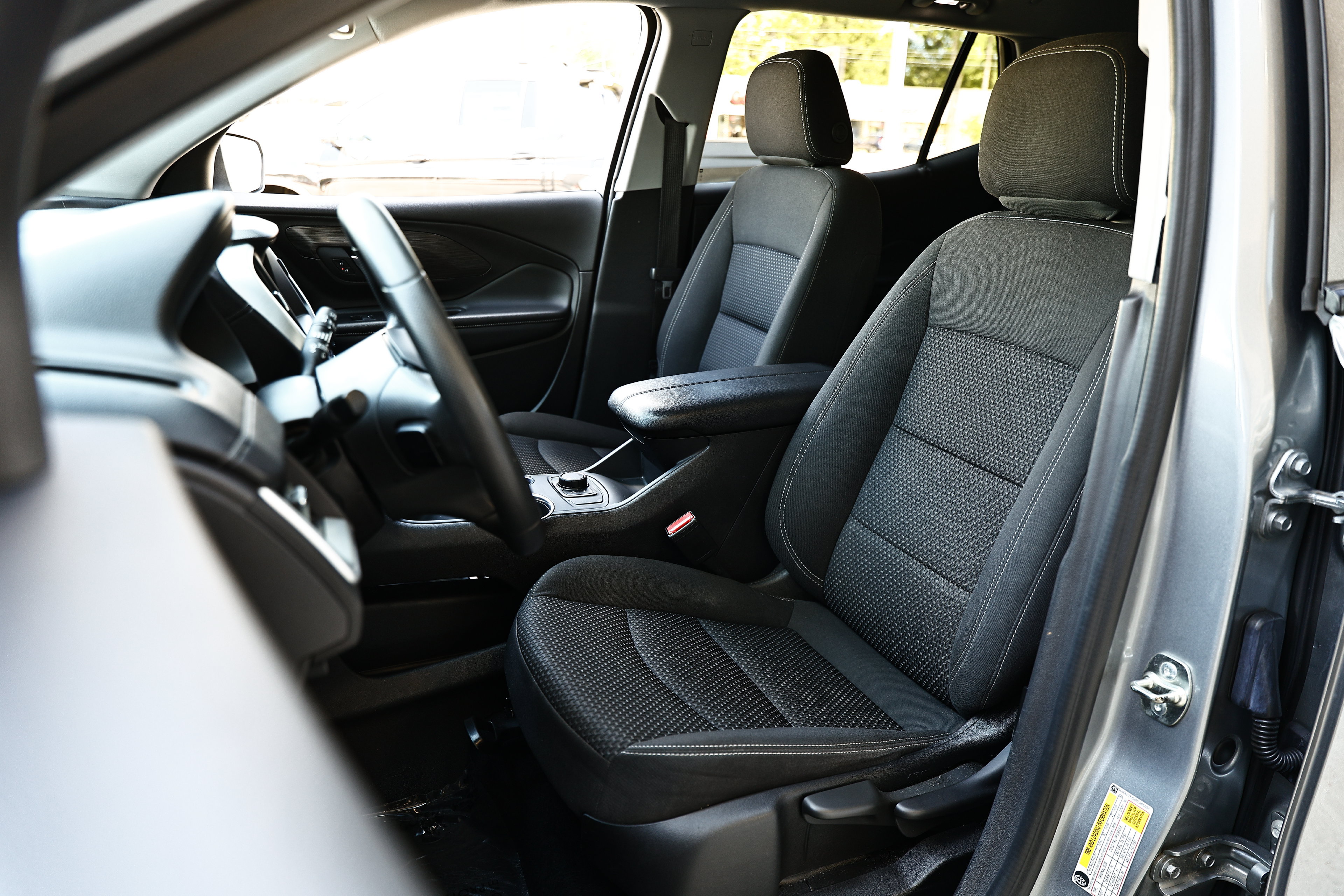 Used 2024 GMC Terrain SLE AWD/4WD image 19