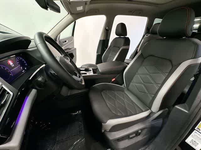 Used 2025 Volkswagen Atlas Peak Edition SE AWD/4WD image 17