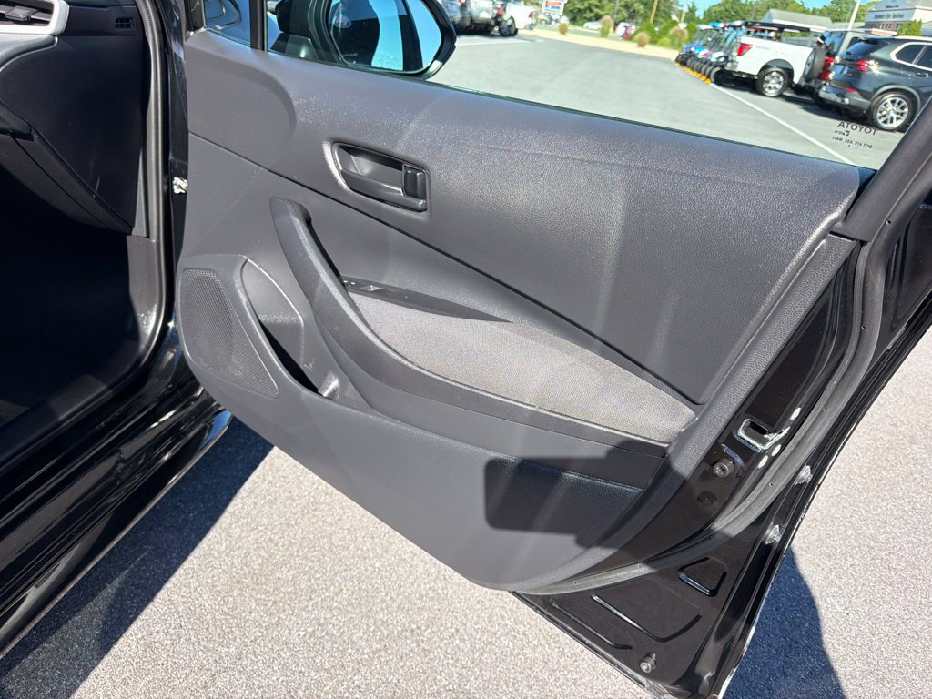 Used 2025 Toyota Corolla LE FWD image 14