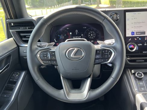 Used 2025 Lexus GX 550 w/ Accessory Package (2T) AWD/4WD image 18