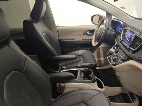 Used 2018 Chrysler Pacifica Limited FWD image 21