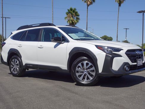 Certified 2025 Subaru Outback Premium AWD/4WD image 4