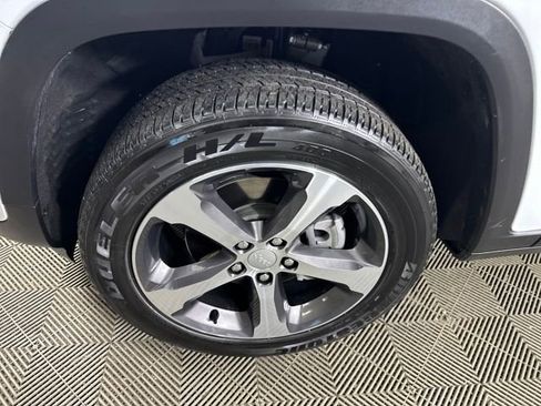 Used 2023 Jeep Grand Cherokee 4WD 4xe image 10