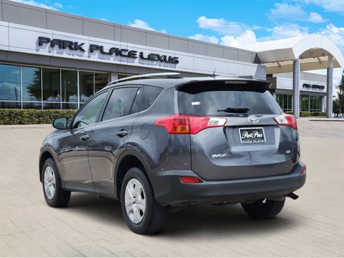 Used 2015 Toyota RAV4 LE image 4