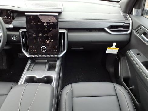 New 2026 GMC Acadia Elevation image 19