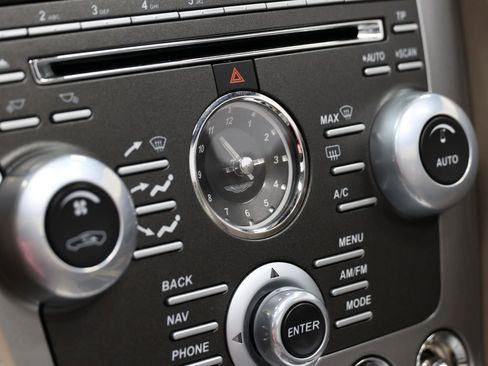 Used 2015 Aston Martin DB9 Volante Carbon Edition Convert image 41