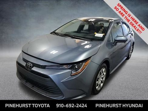 Used 2025 Toyota Corolla LE image 3