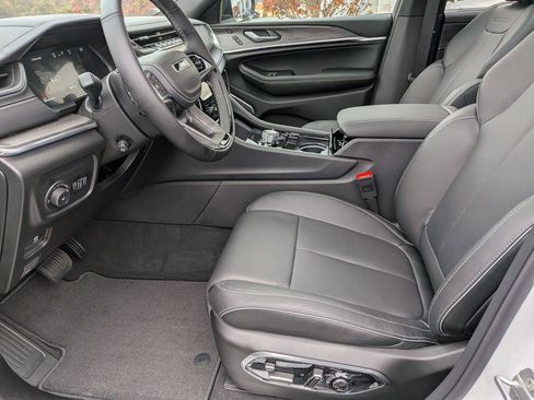 New 2025 Jeep Grand Cherokee L Overland w/ Advanced Protech Group III image 12