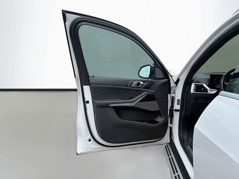 Used 2025 BMW X5 xDrive40i w/ Climate Comfort Package image 22