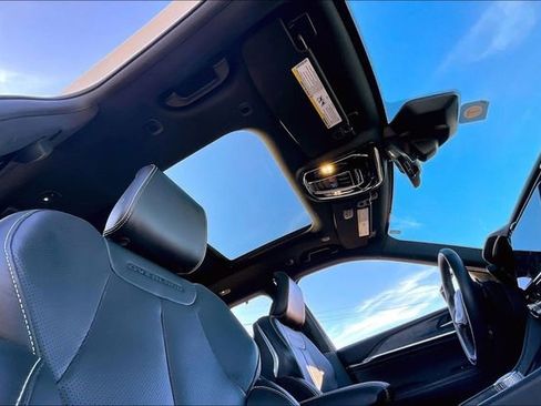 Used 2023 Jeep Grand Cherokee Overland w/ Advanced Protech Group III image 22