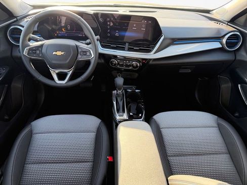 Used 2025 Chevrolet Trax LT w/ Driver Confidence Package image 10