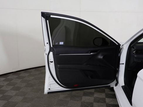 Used 2024 Toyota Camry SE image 18