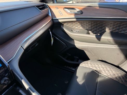New 2025 Jeep Grand Cherokee Summit image 23