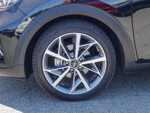 Certified 2022 Kia Niro Touring Special Edition image 9