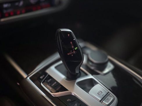 Used 2021 BMW 750i xDrive w/ Luxury Rear Seating Package image 19