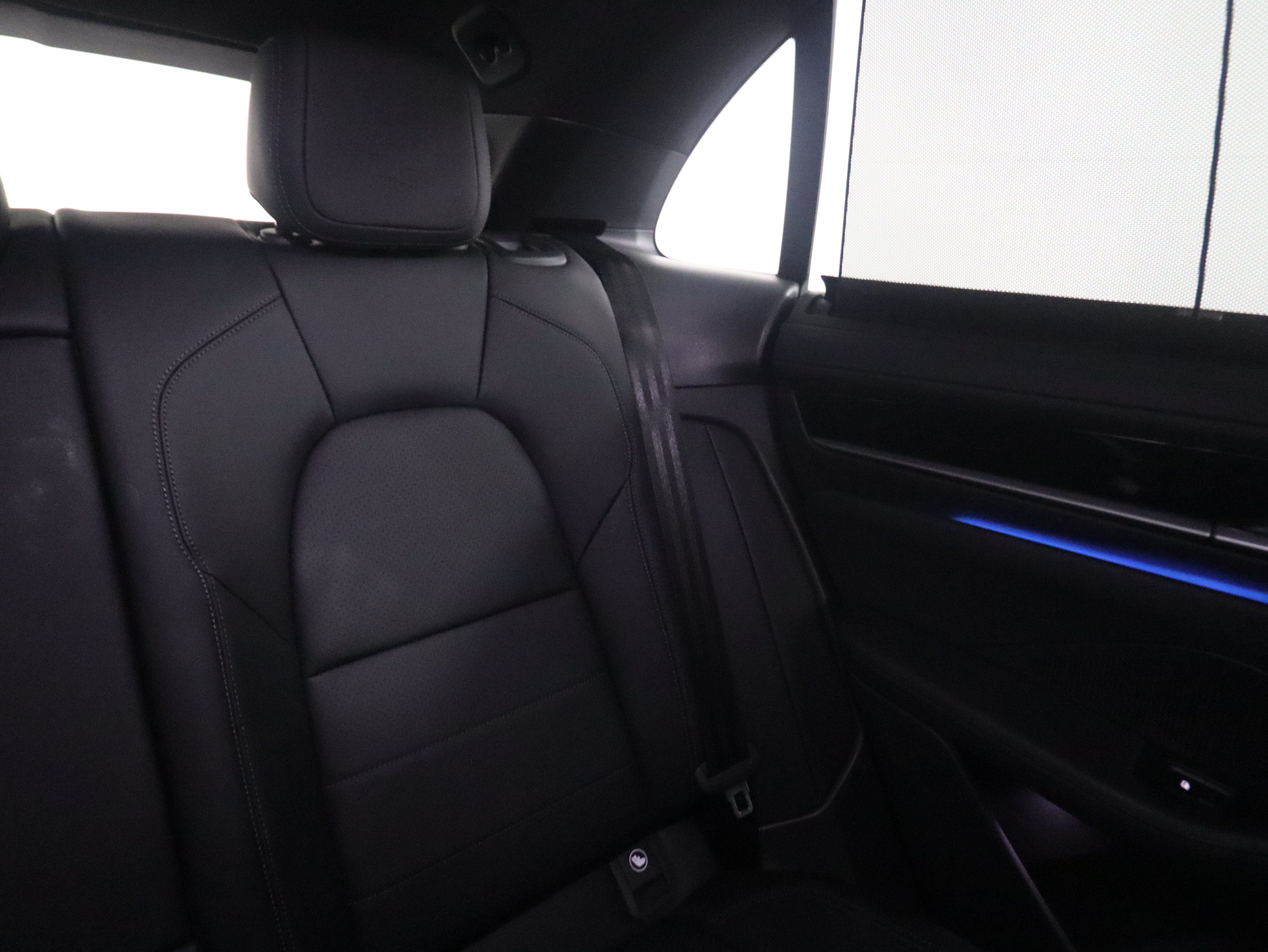 Used 2025 Porsche Macan 4 Electric AWD/4WD image 17