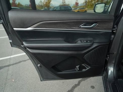 Used 2023 Jeep Grand Cherokee L Limited image 15