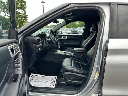 Used 2020 Ford Explorer XLT w/ Equipment Group 202A AWD/4WD image 10