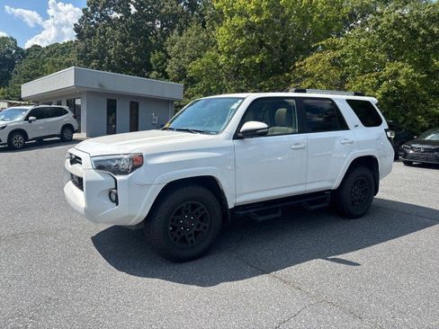 Used 2020 Toyota 4Runner SR5 Premium w/ Moonroof Package AWD/4WD image 2