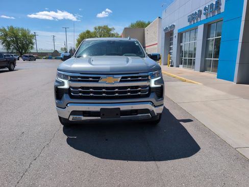 Used 2025 Chevrolet Silverado 1500 LTZ w/ LTZ Convenience Package II AWD/4WD image 3