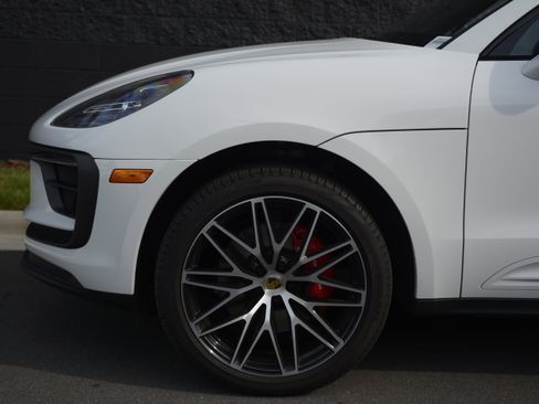 Certified 2022 Porsche Macan S AWD/4WD image 39