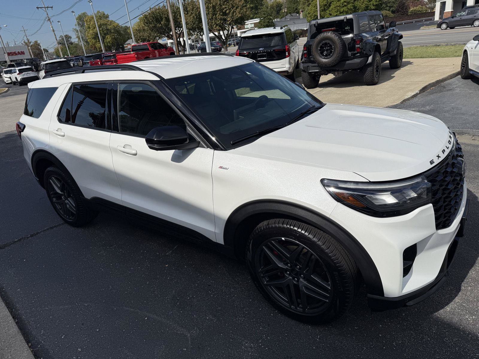 Used 2025 Ford Explorer ST-Line w/ ST-Line Street Pack AWD/4WD image 7