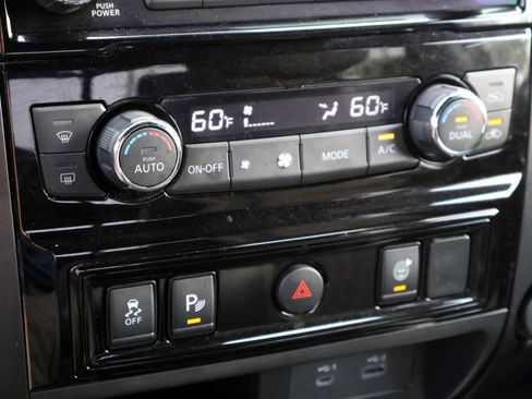 Used 2024 Nissan Titan SV w/ SV Bronze Edition Package RWD image 30